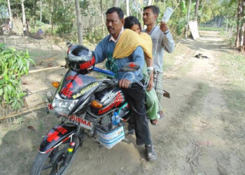 ‘बाइक एम्बुलेन्स’ चलाएर ४ हजारलाई बचाउने चिया मजदुर