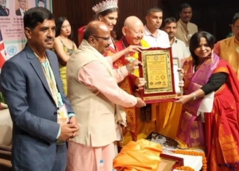 भारतमा कलाकार अरुणा हिङमाङलाई इन्टरनेशनल वमेन आर्टिस्ट अर्वाड