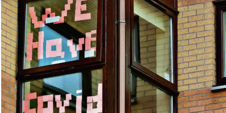 ट्रम्पले उपचार गर्ने क्रममा स्वीकार गरे कि उनले केहि हप्ता अघि हाइड्रोक्सीक्लोरोक्वीन एक हप्ता प्रयोग गरेका थिए जुन मइ महिनामा व्यापक प्रचारमा आएको थियो। चाखलाग्दो कुरा, उनका चिकित्सकले जारी गरेको विवरणमा उनलाई चलाइएको हालका औषधिउपचारमा एचसीक्यूको उल्लेख गरिएको छैन। (रायटर फोटो)