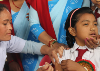 कोभिड–१९ का खोपहरूः कुन सस्तो, कुन महङ्गो?