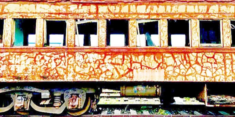 थोत्रिएर बसेको यात्रुवाहक रेल