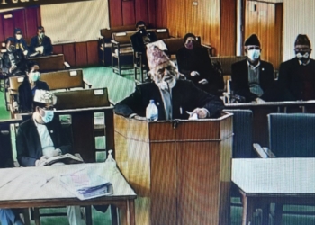 ९५ वर्षीय वरिष्ठ अधिवक्ताले इजलासमा भने, ‘महाभियोगको डरले न्यायाधीशहरू नेताका दासजस्तै बने’