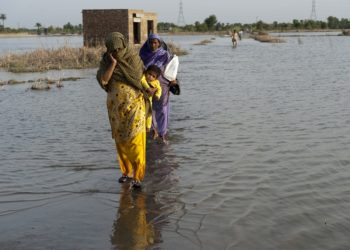 मानवअधिकारसँग कसरी जोडिएको छ जलवायु परिवर्तन ?