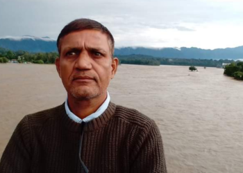 जो लुट्छ देश मेरो त्यै बन्छ राष्ट्र नेता, सच्चा इमानी मान्छे रेटिन्छ छानी-छानी (गजल)